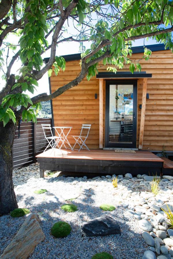 Tiny House With Mountain Views, Indoor And Outdoor Fire, Private Courtyard Garden Apartment วานากา ภายนอก รูปภาพ