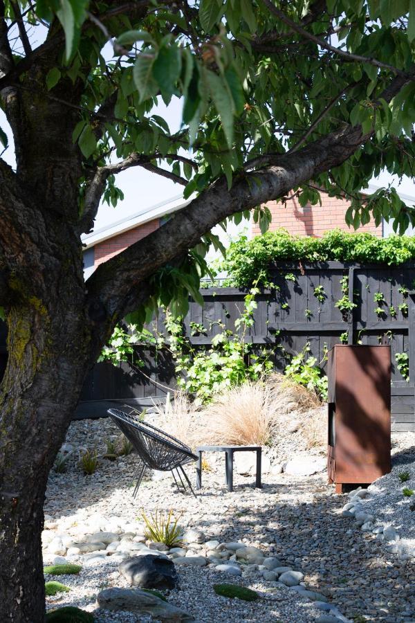 Tiny House With Mountain Views, Indoor And Outdoor Fire, Private Courtyard Garden Apartment วานากา ภายนอก รูปภาพ