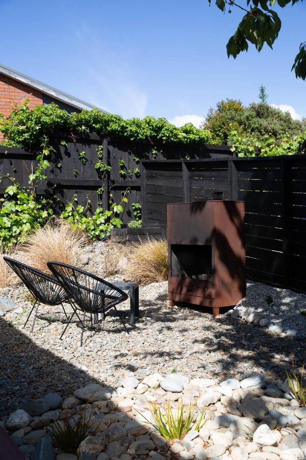 Tiny House With Mountain Views, Indoor And Outdoor Fire, Private Courtyard Garden Apartment วานากา ภายนอก รูปภาพ