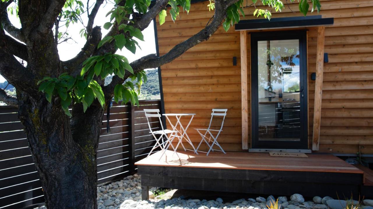 Tiny House With Mountain Views, Indoor And Outdoor Fire, Private Courtyard Garden Apartment วานากา ภายนอก รูปภาพ