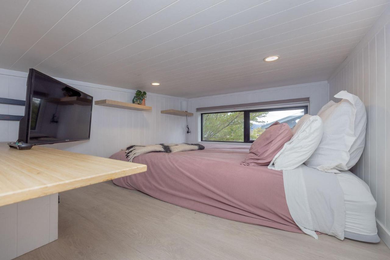 Tiny House With Mountain Views, Indoor And Outdoor Fire, Private Courtyard Garden Apartment วานากา ภายนอก รูปภาพ