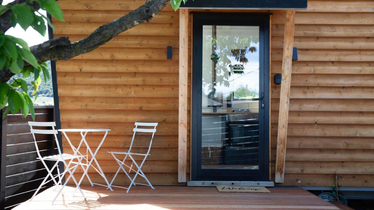 Tiny House With Mountain Views, Indoor And Outdoor Fire, Private Courtyard Garden Apartment วานากา ภายนอก รูปภาพ