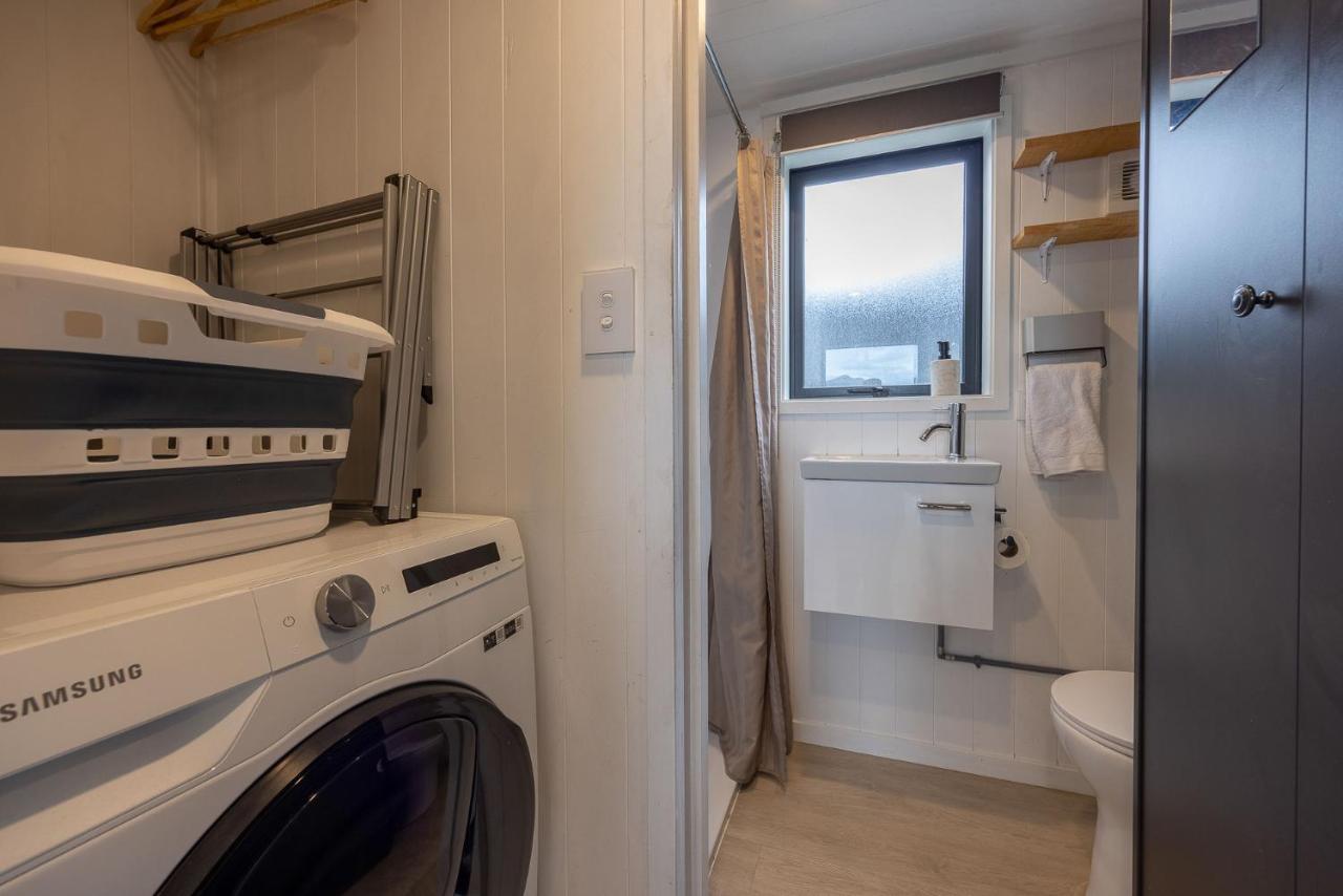 Tiny House With Mountain Views, Indoor And Outdoor Fire, Private Courtyard Garden Apartment วานากา ภายนอก รูปภาพ